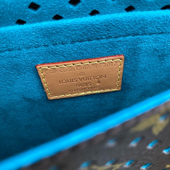 Louis Vuitton Saumur 30 Perforated Monogram Canvas Crossbody Shoulder Bag - Picture 3 of 4